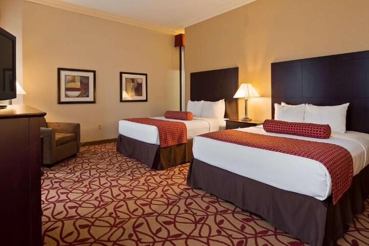 1 Queen Bed Microwave and Refrigerator WiFi Full Breakfast (5 of 13)
