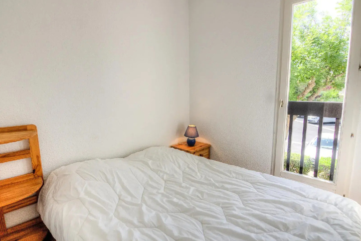 Room 2 of 8
