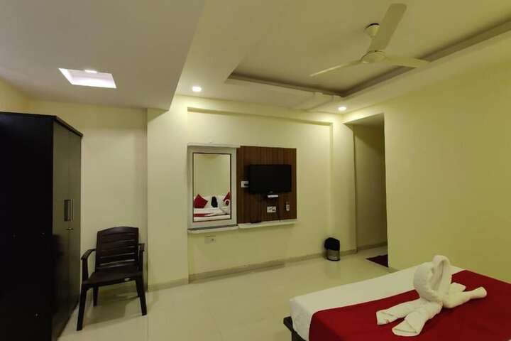 Room 5 of 18