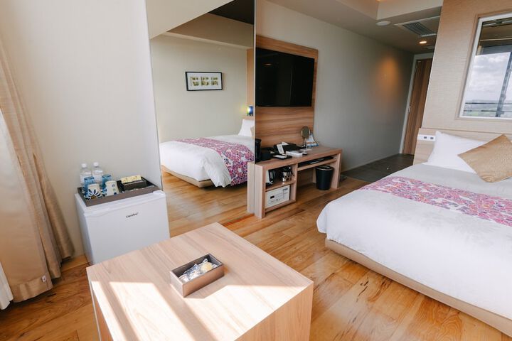 Room 52 of 299