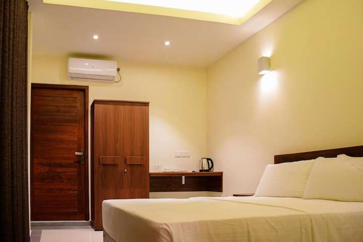 Room 4 of 34