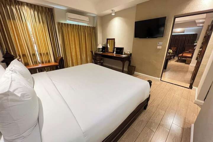 Room 12 of 53