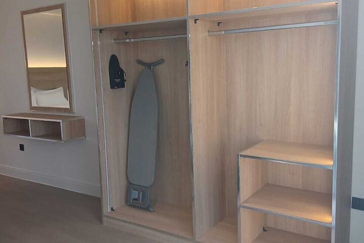 Room 4 of 28