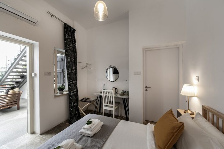 Room 13 of 35