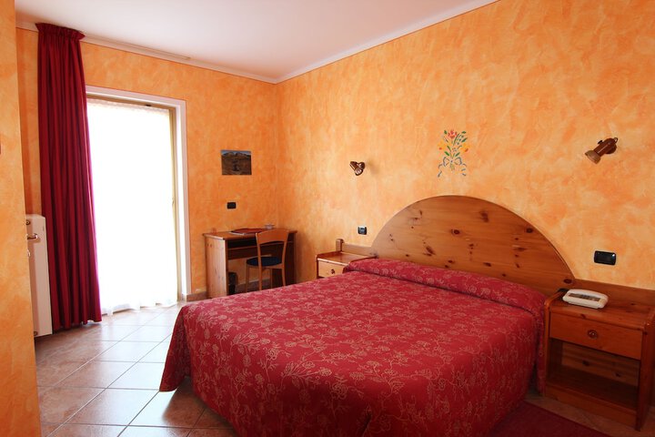 Room 6 of 61