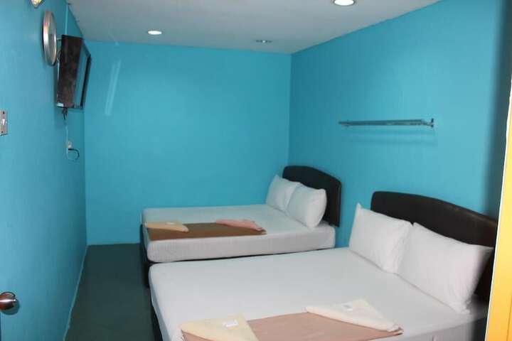 Room 4 of 28