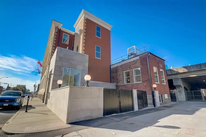 Photo of FRONTDESK Myers Medical Lofts Downtown Louisville