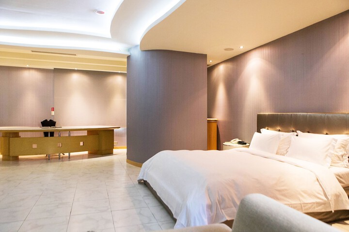 Room 19 of 62