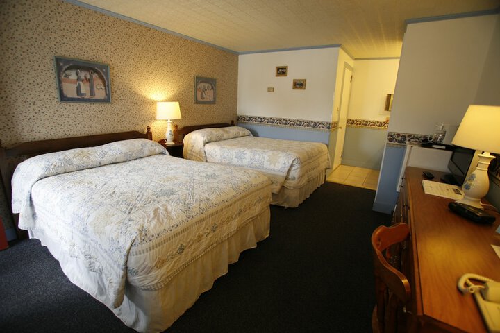 2 Double Beds (8 of 15)