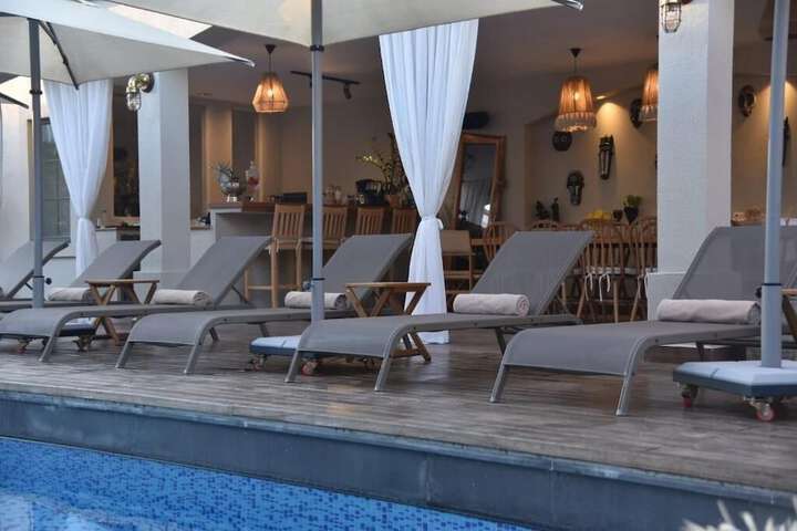 Pool 52 of 71