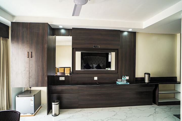 Room 28 of 63