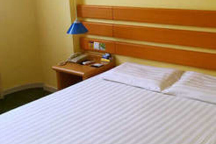 Room 15 of 23