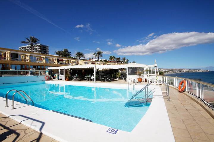 Hotel Pool
