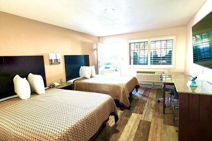 Room 4 of 12
