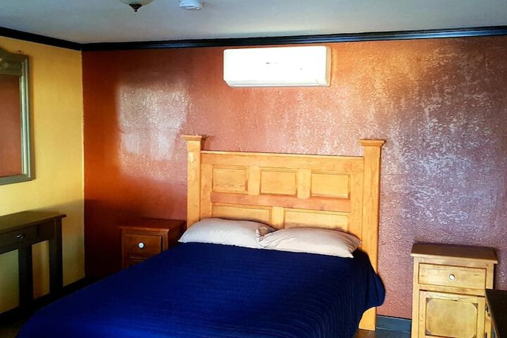 Room 4 of 9