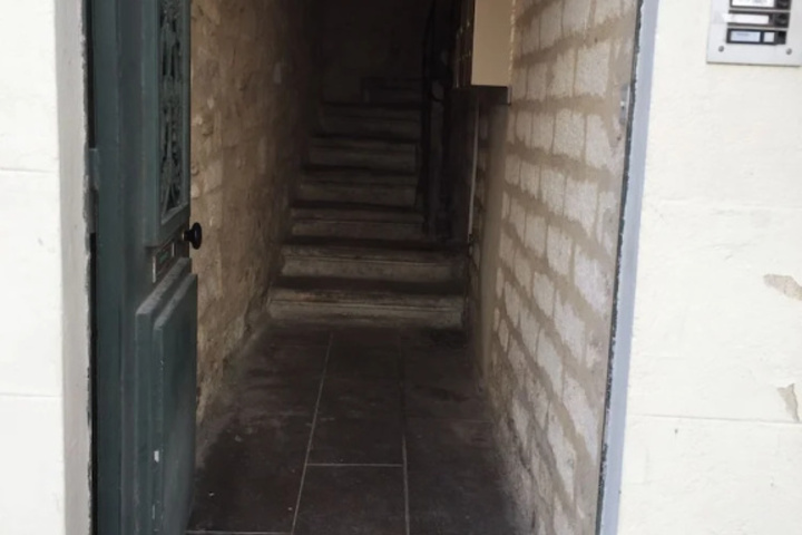 Room 6 of 13