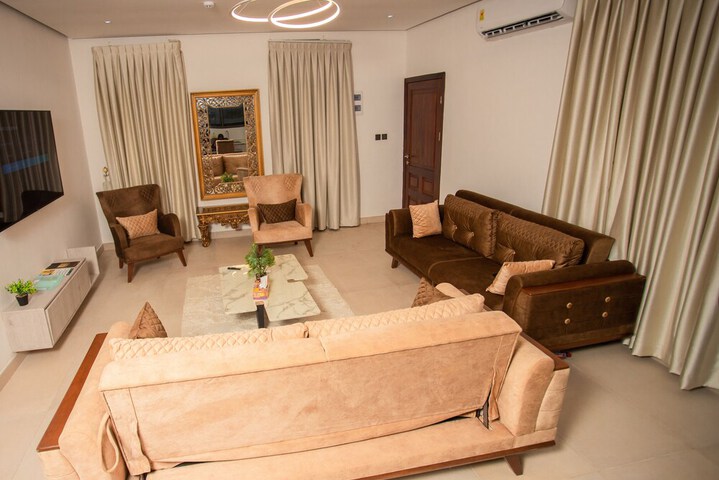 Room 2 of 67