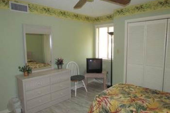 Room 6 of 25