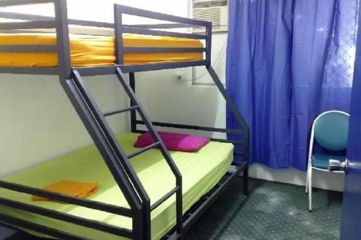 Room 8 of 10