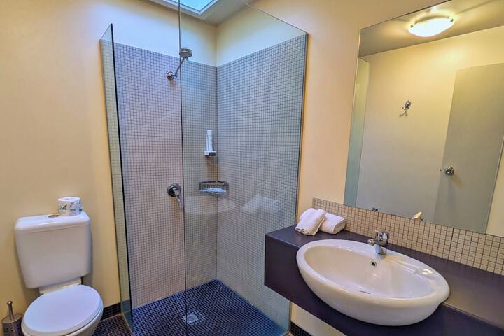 Room 16 of 32