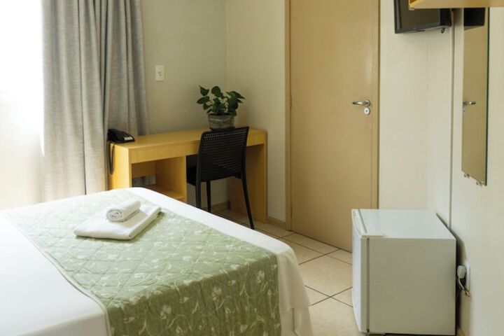 Room 40 of 74