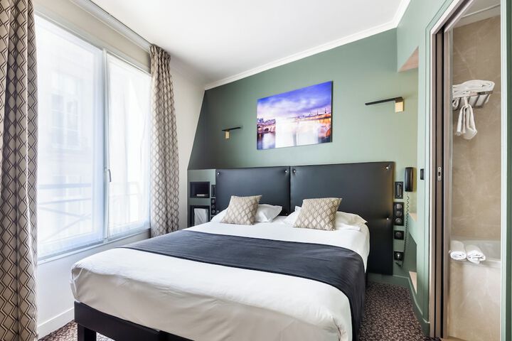 Room 34 of 64