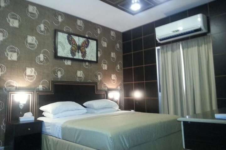 Room 8 of 17