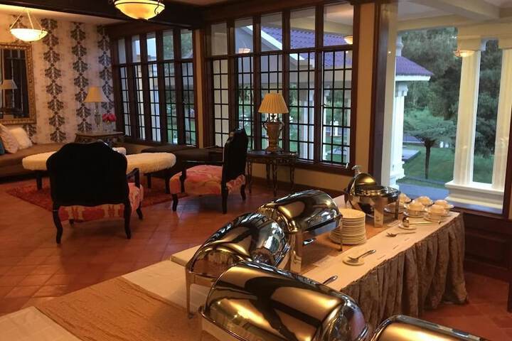 Dining 9 of 15
