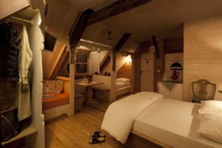 Room 25 of 65