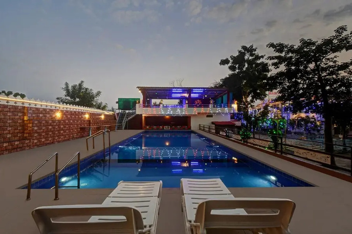 Pool 11 of 30