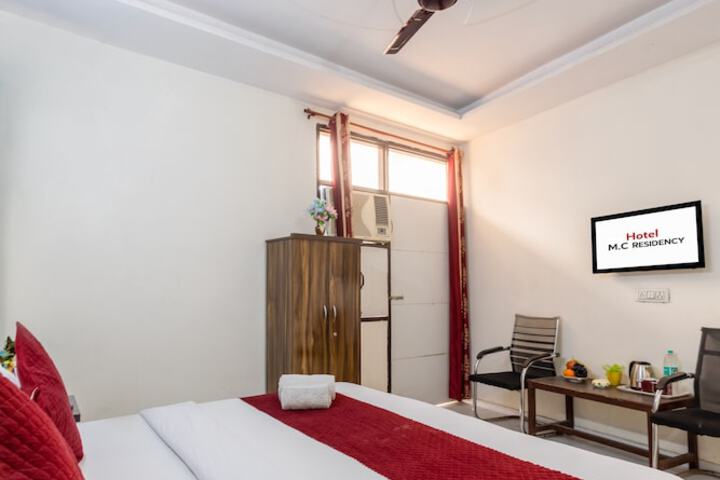 Room 9 of 29