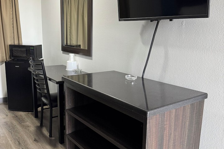 Room 6 of 16