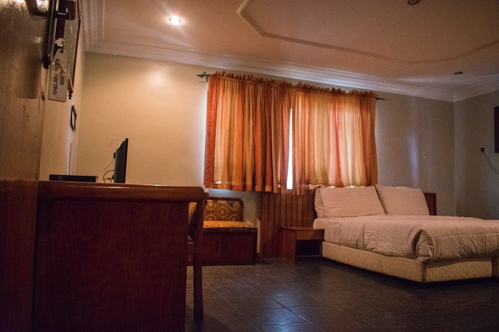 Room 6 of 38