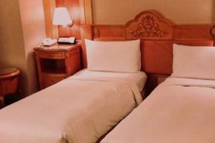 Room 17 of 36