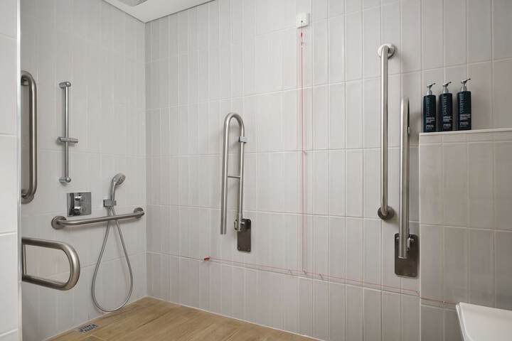 Room 15 of 44