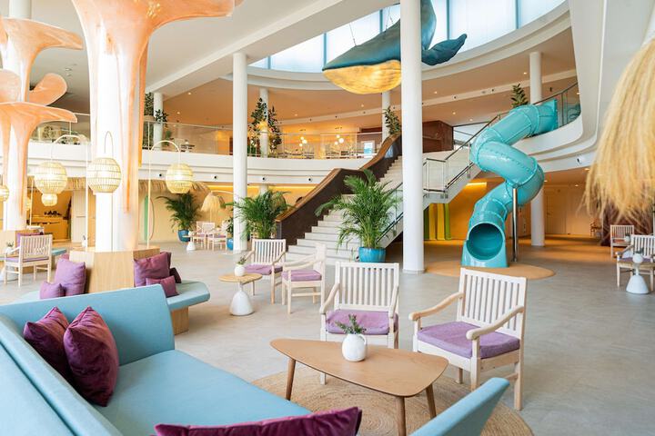 Entrance & Lobby