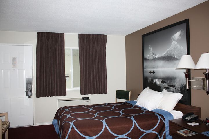 Room 7 of 24