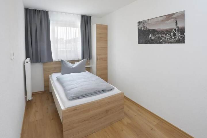 Room 6 of 18