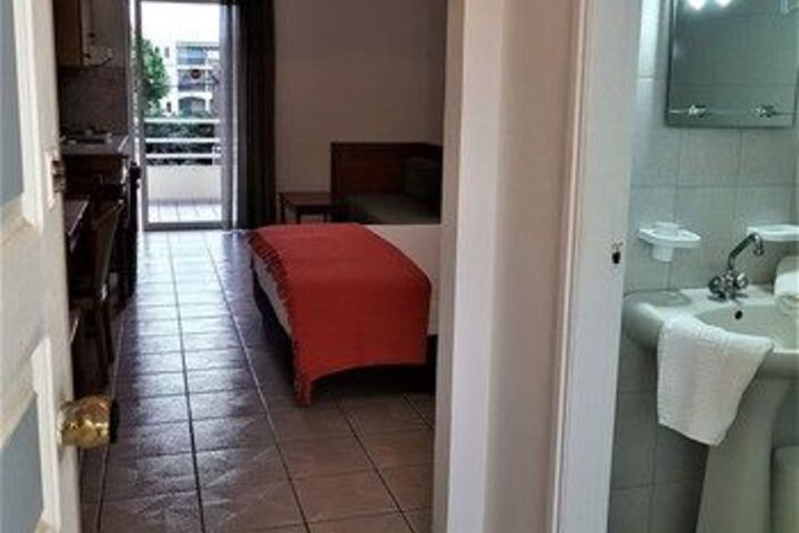 Room 5 of 44