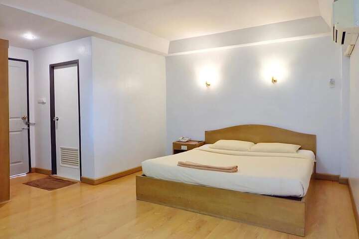 Room 13 of 34