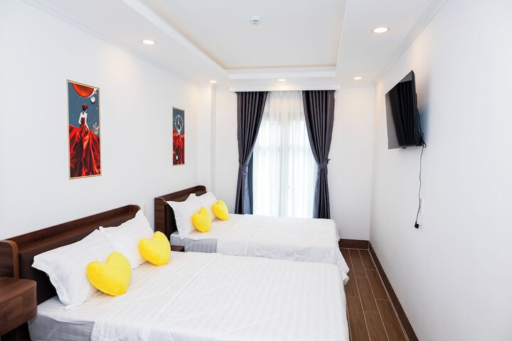 Room 12 of 23