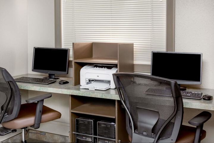 Business Center 30 of 39