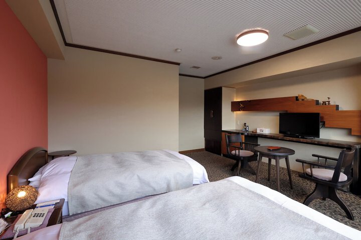 Room 13 of 128