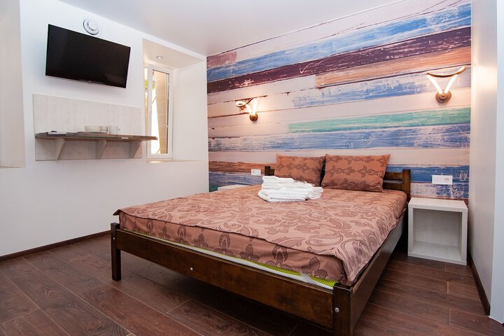Room 27 of 96