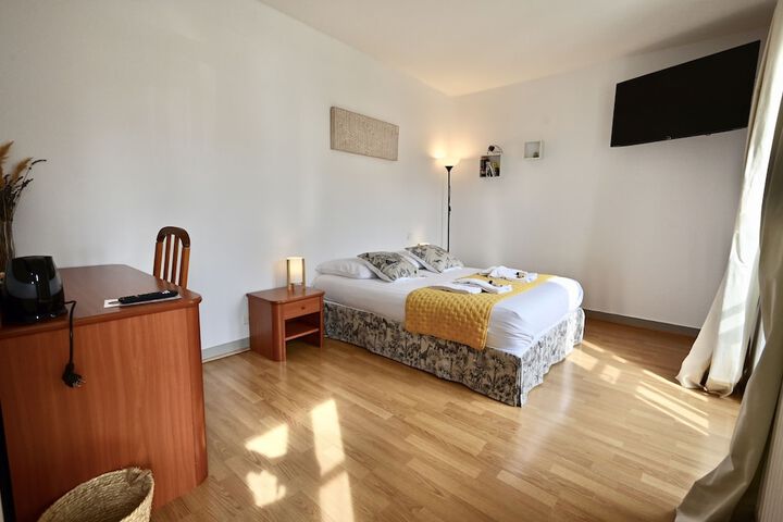 Room 3 of 53