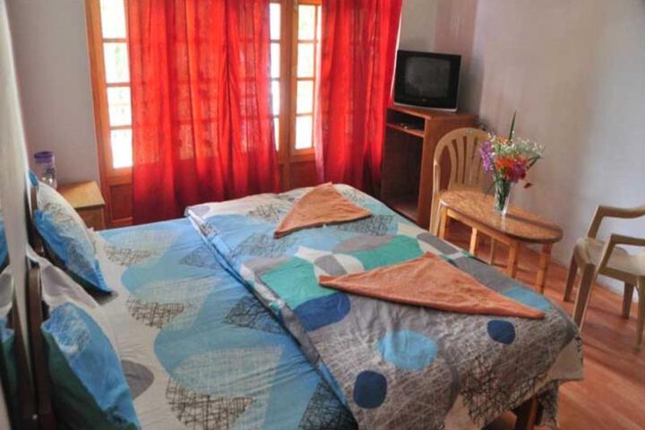 Room 2 of 3