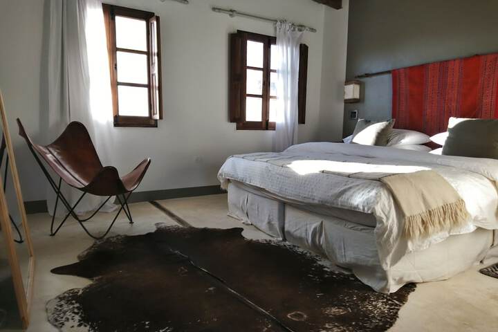Room 5 of 98