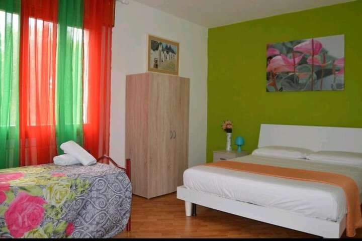 Room 4 of 10