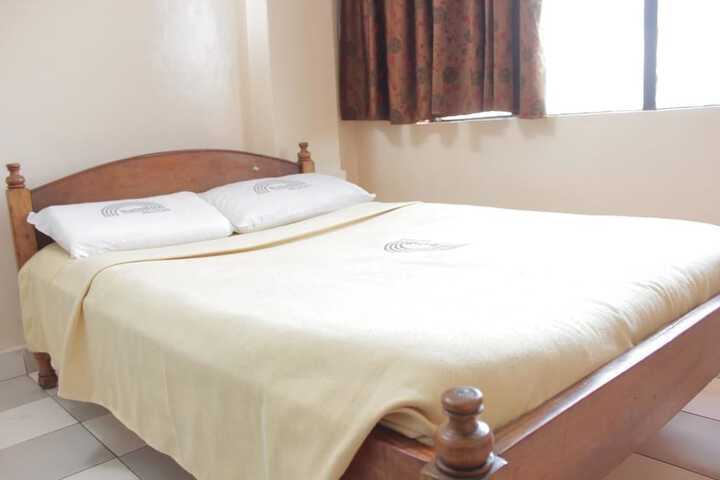 Room 5 of 12