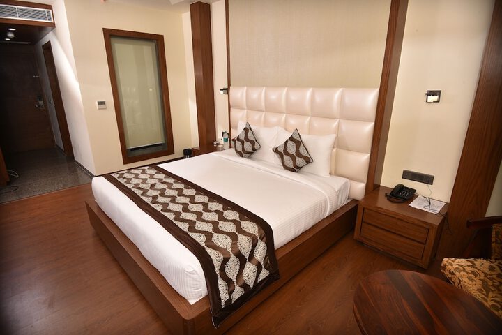 Room 10 of 31